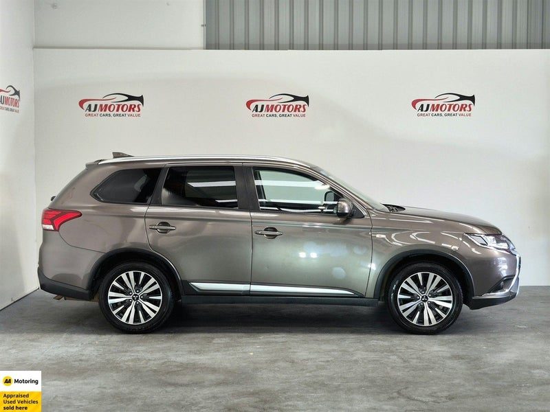 2022 Mitsubishi Outlander LS / 7 SEATER / NZ NEW, photo 3