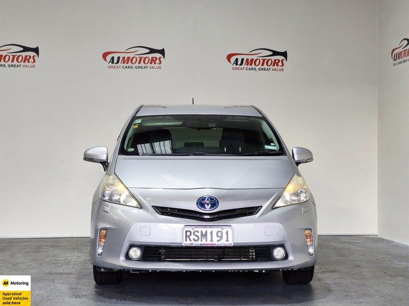 2012 Toyota Prius Alpha, photo 2