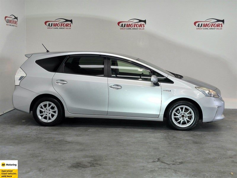 2012 Toyota Prius Alpha, photo 3