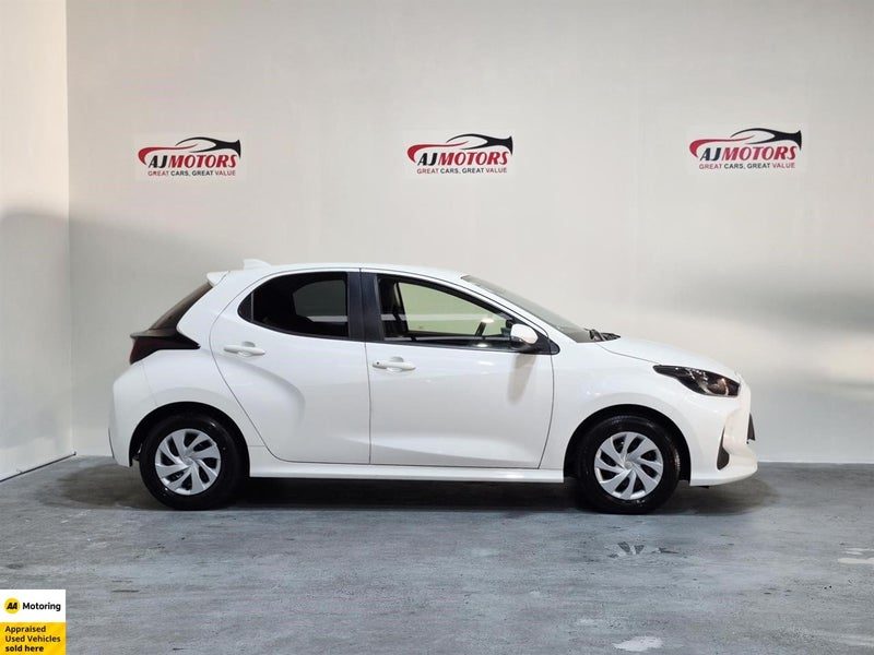 2021 Toyota Yaris HYBRID X, photo 3