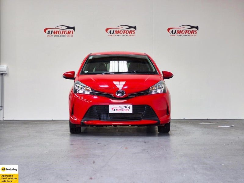 2015 Toyota Vitz F, photo 2
