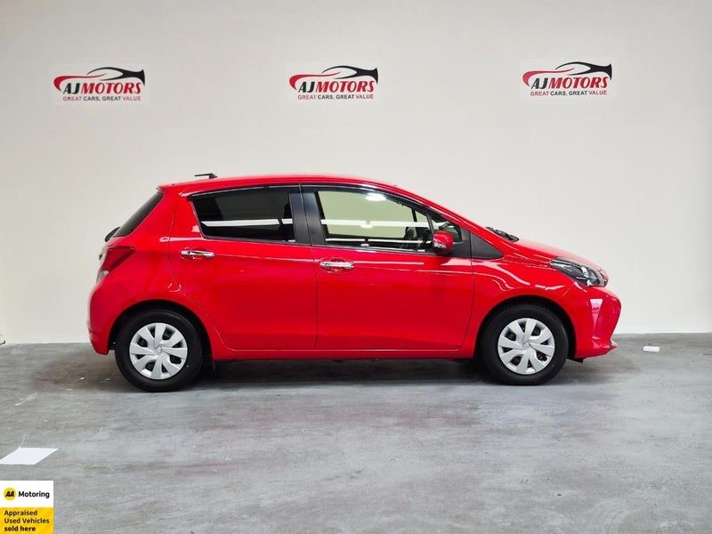 2015 Toyota Vitz F, photo 3