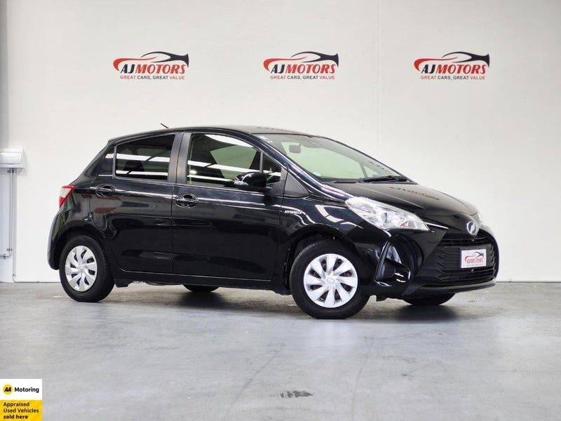 2017 Toyota Vitz HYBRID F, main photo