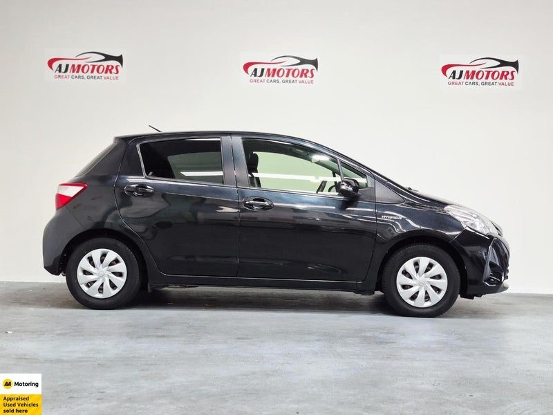 2017 Toyota Vitz HYBRID F, photo 3