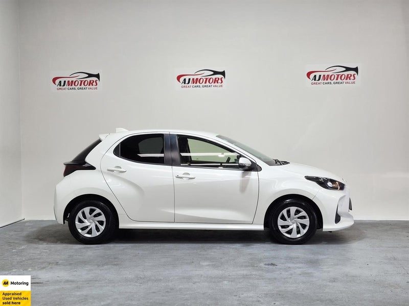 2021 Toyota Yaris HYBRID X, photo 3
