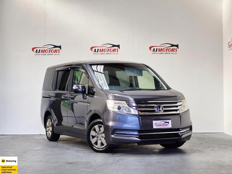 2015 Honda Step Wagon 2.0P/7 SEATER, main photo