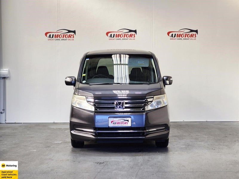 2015 Honda Step Wagon 2.0P/7 SEATER, photo 2
