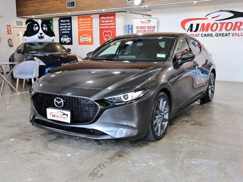 2020 Mazda 3 Axela/Fastback, photo 3