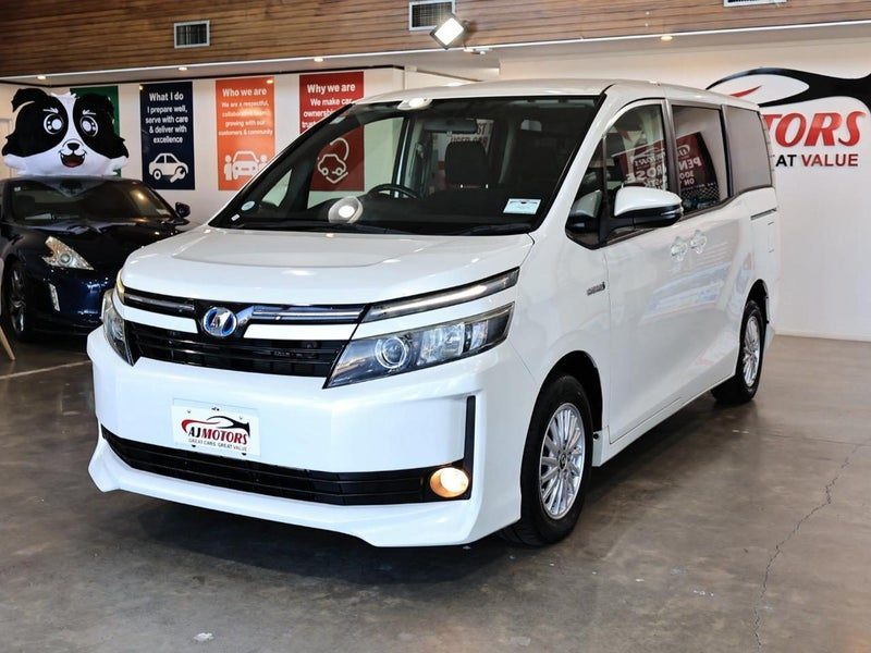 2014 Toyota Voxy HYBRID 7 SEATER, photo 3