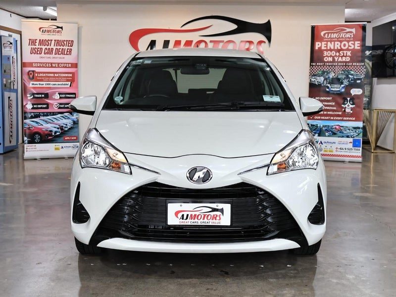 2017 Toyota Vitz 1.3L Push Button, photo 2