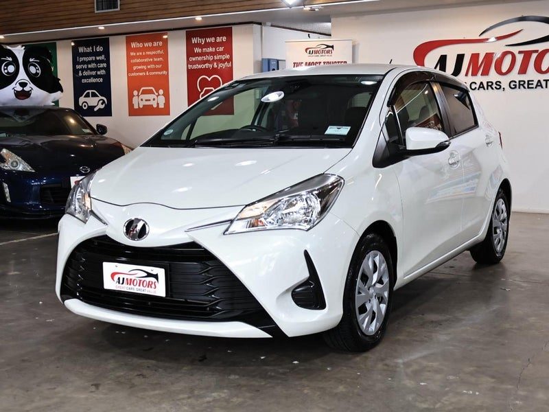 2017 Toyota Vitz 1.3L Push Button, photo 3