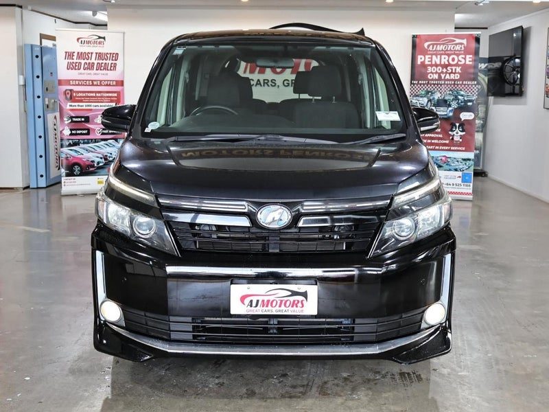 2015 Toyota Voxy HYBRID V / 7 SEATER, photo 2