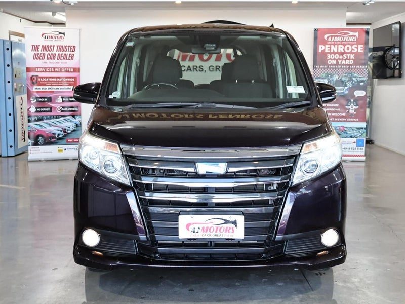 2017 Toyota Noah HYBRID 7 SEATERS, photo 2
