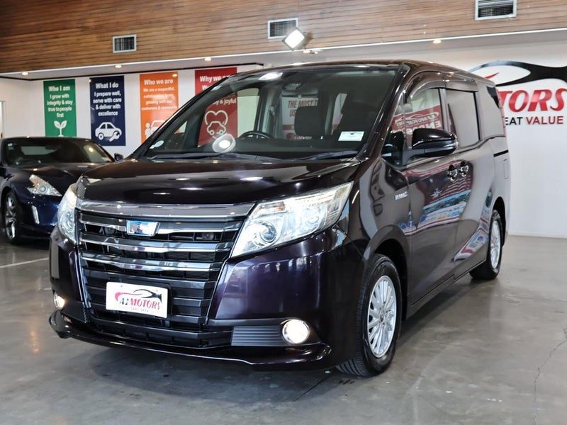 2017 Toyota Noah HYBRID 7 SEATERS, photo 3