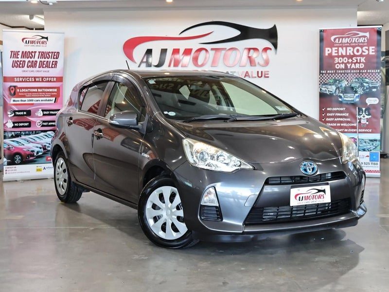 2014 Toyota Aqua 1.5 push start button, main photo