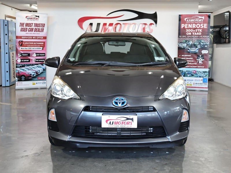 2014 Toyota Aqua 1.5 push start button, photo 2