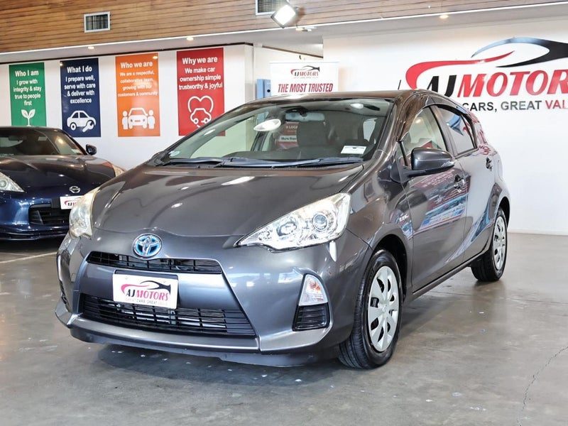 2014 Toyota Aqua 1.5 push start button, photo 3