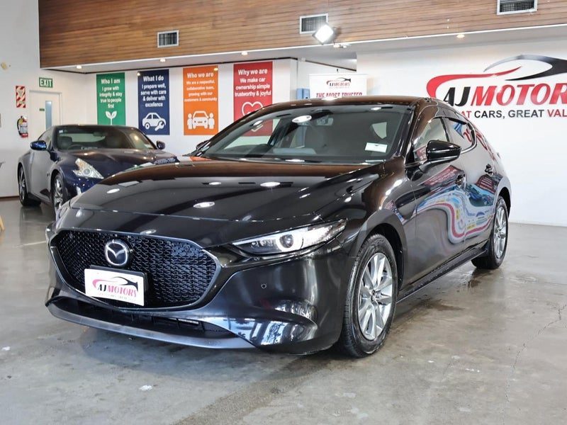 2023 Mazda 3 20S, photo 3