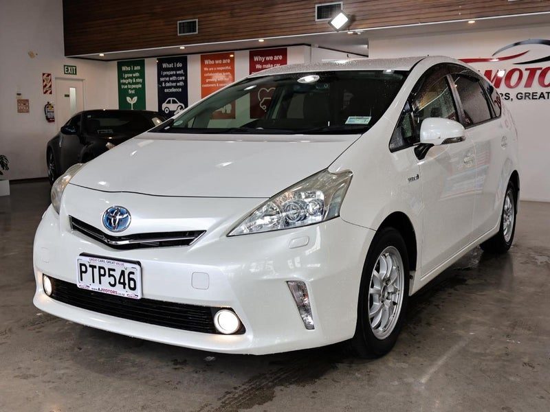 2011 Toyota Prius Alpha | Hybrid | 7 Seats, photo 3