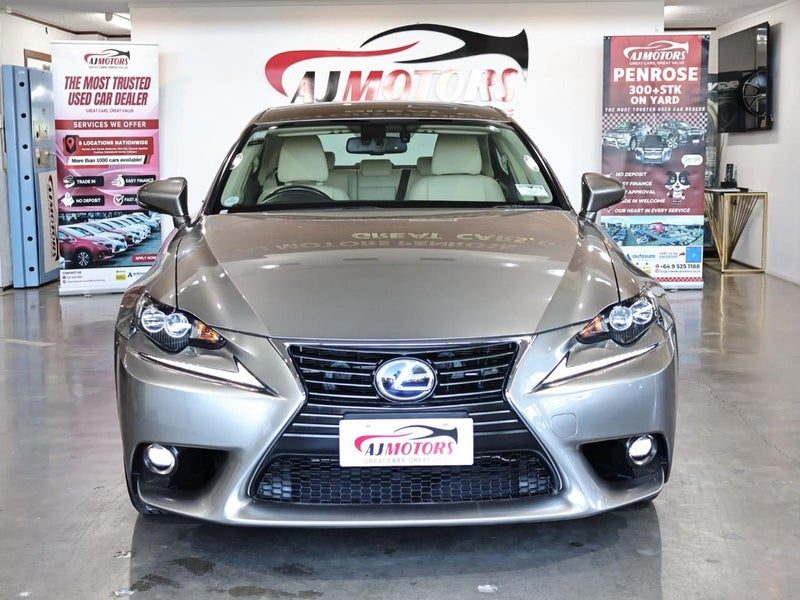 2015 Lexus IS 300h Hybrid, photo 2