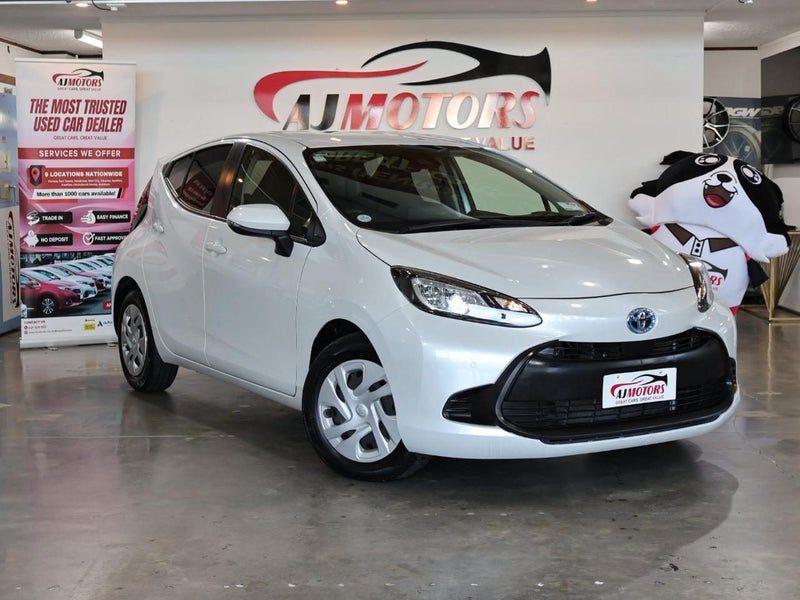 2021 Toyota Aqua HYBRID X, main photo