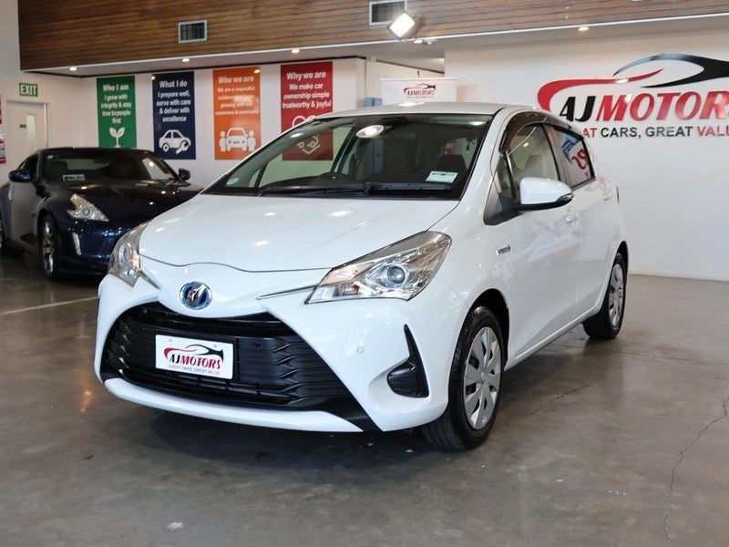 2018 Toyota Vitz HYBRID, photo 3