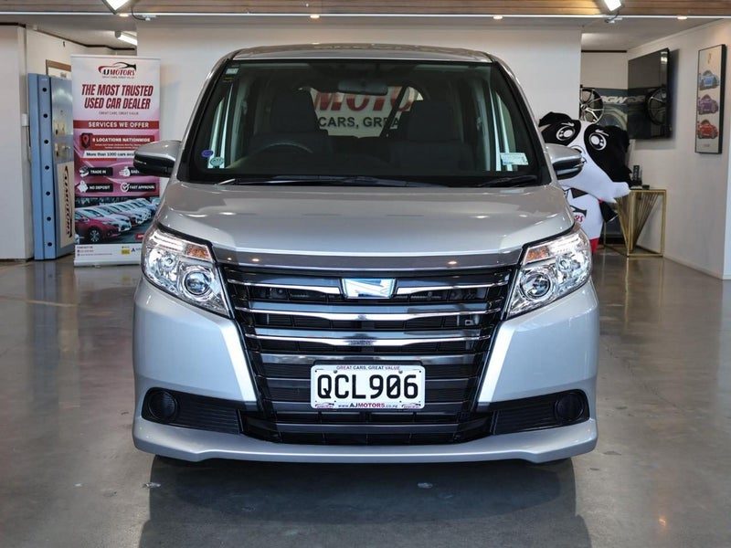 2015 Toyota Noah HYBRID G, photo 2