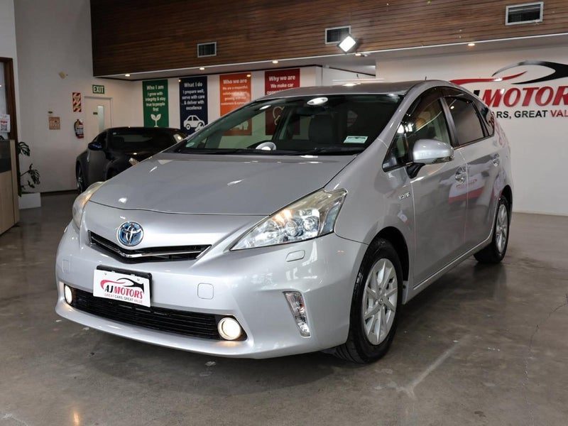 2012 Toyota Prius Alpha | Hybrid | 7 Seats, photo 3
