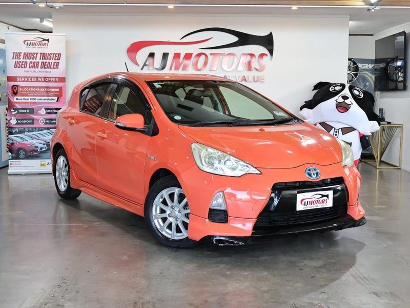 2012 Toyota Aqua 1.5 push start button, main photo