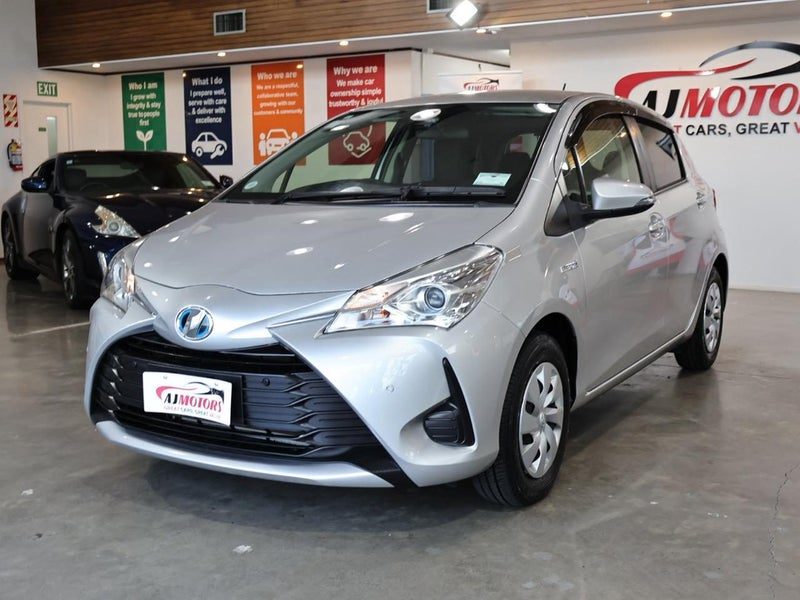 2019 Toyota Vitz HYBRID, photo 3
