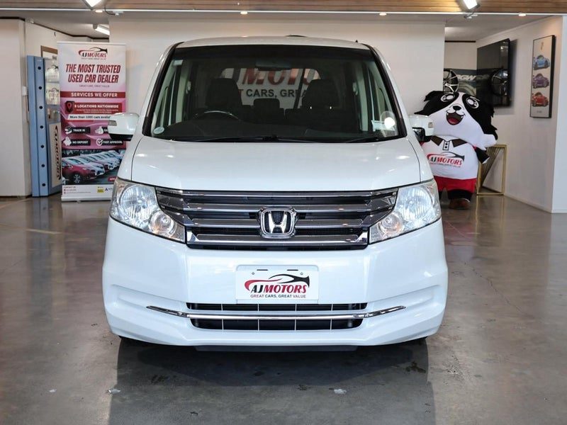 2014 Honda Step Wagon 8 SEATER MINI VAN, photo 2
