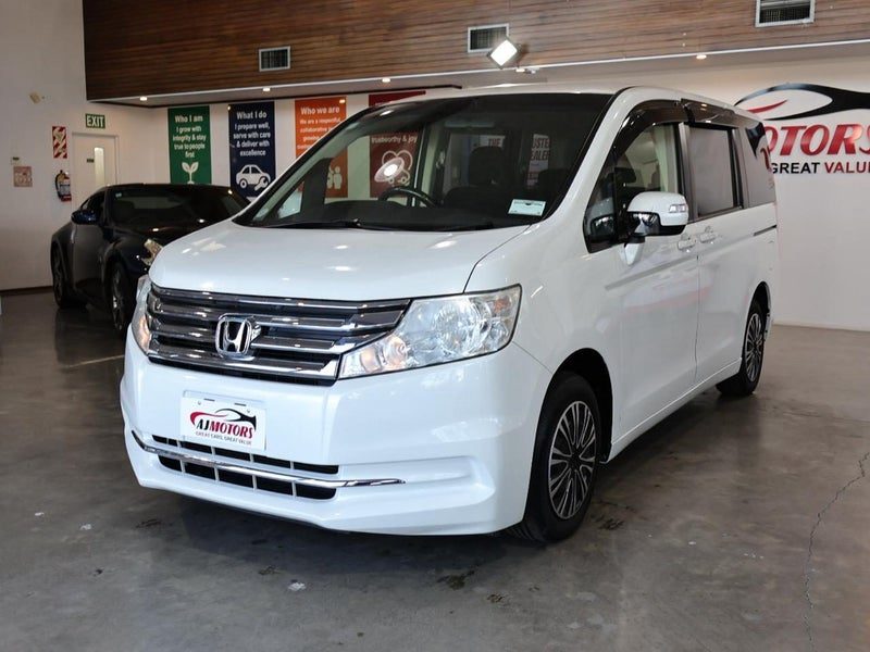 2014 Honda Step Wagon 8 SEATER MINI VAN, photo 3