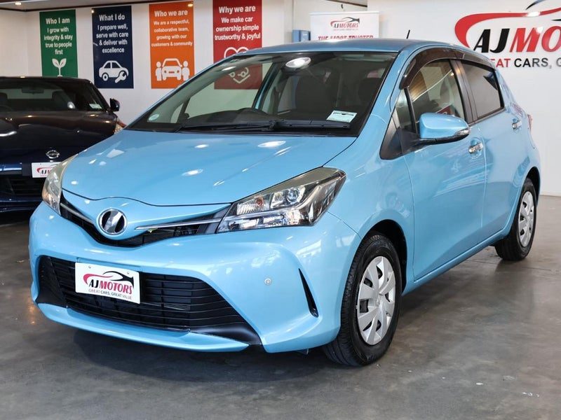 2016 Toyota Vitz 1.3L Push Button, photo 3