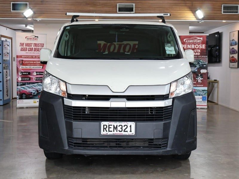 2019 Toyota Hiace ZR GVN 2.8DT/6MT, photo 2