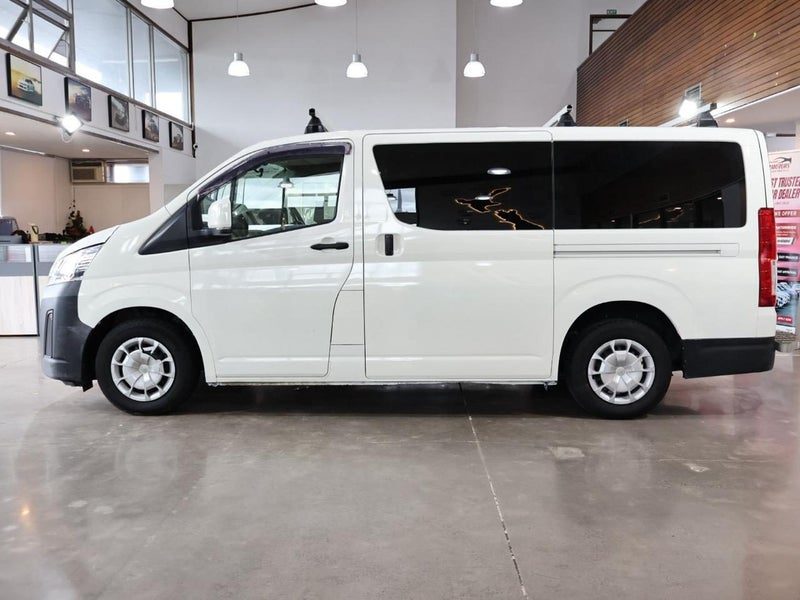 2019 Toyota Hiace ZR GVN 2.8DT/6MT, photo 3