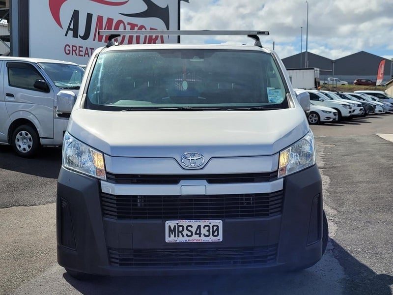 2020 Toyota Hiace ZR GVN 2.8DT/6AT, photo 2