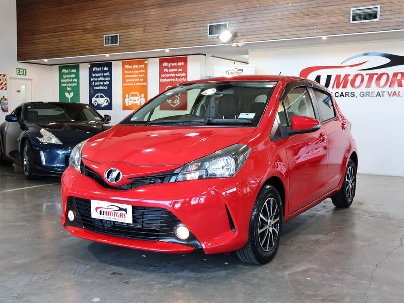 2015 Toyota Vitz 1.3L Push Button, photo 3