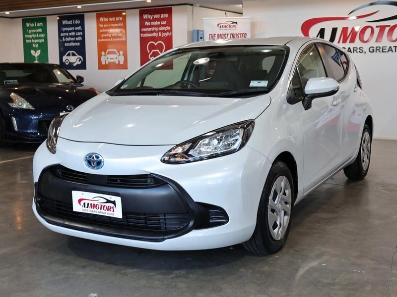 2021 Toyota Aqua HYBRID X, photo 3