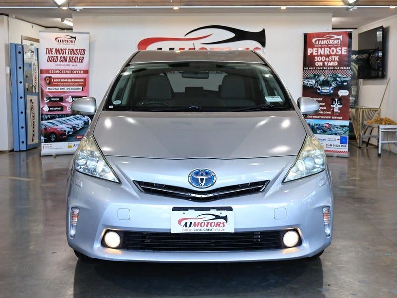 2013 Toyota Prius Alpha | Hybrid | 7 Seats, photo 2