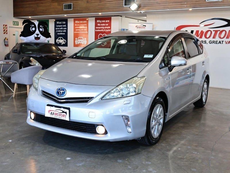 2013 Toyota Prius Alpha | Hybrid | 7 Seats, photo 3