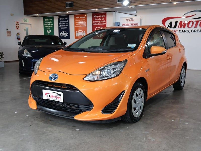 2017 Toyota Aqua S / PUSH START / REV CAM, photo 3