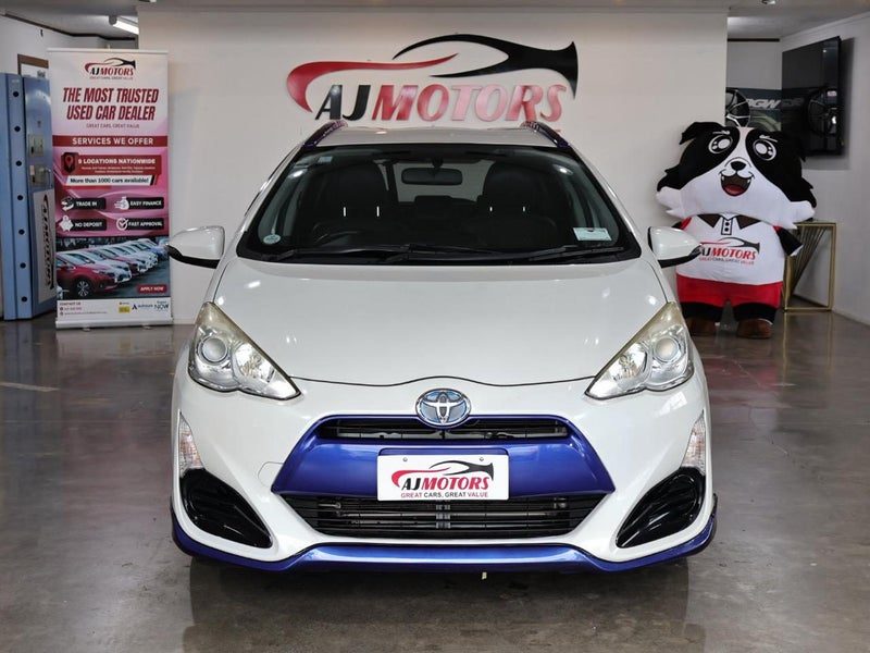 2015 Toyota Aqua X-urban, photo 2