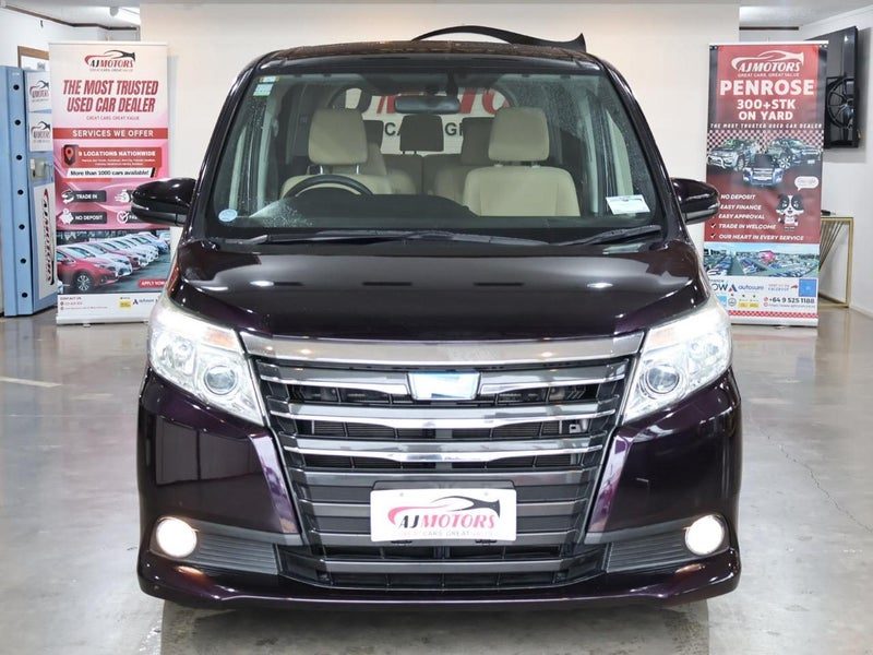 2015 Toyota Noah Hybrid X, photo 2