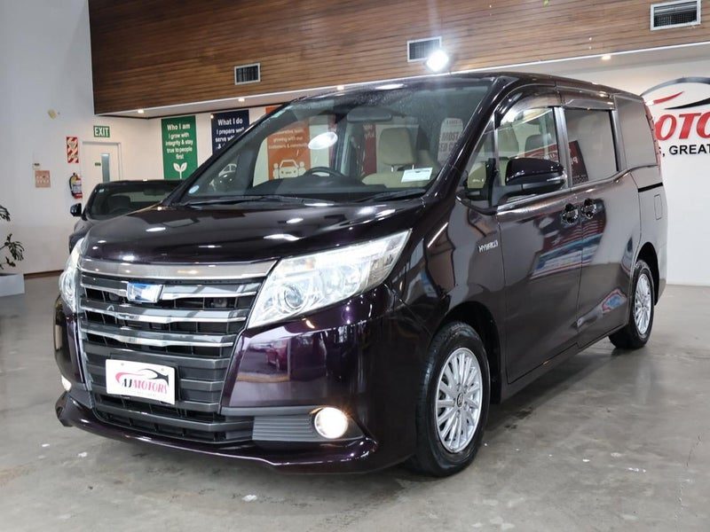 2015 Toyota Noah Hybrid X, photo 3