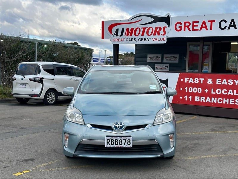 2012 Toyota Prius PHEV, photo 2