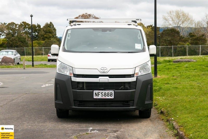 2021 Toyota Hiace ZR GVN 2.8DT/6AT, photo 2