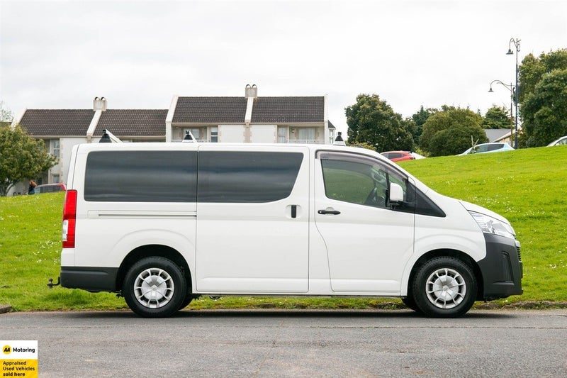 2021 Toyota Hiace ZR GVN 2.8DT/6AT, photo 3