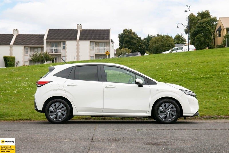 2022 Nissan Note S e-POWER Hybrid / SUPER LOW KMS, photo 3