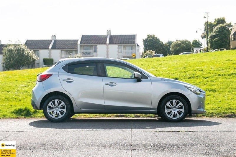 2015 Mazda Demio, photo 3