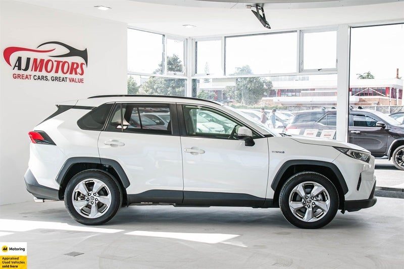 2019 Toyota RAV4 Hybrid / 4WD / Grade 4.5, photo 3